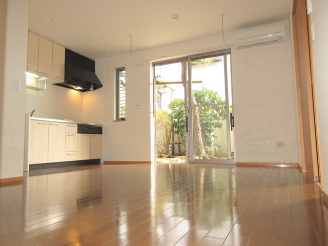 居室・リビング　★フローリング１０．９帖リビング★