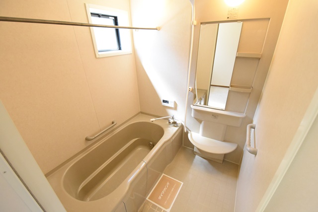 バス・シャワールーム　浴室乾燥・追い炊き機能付きで便利なバスルーム♪