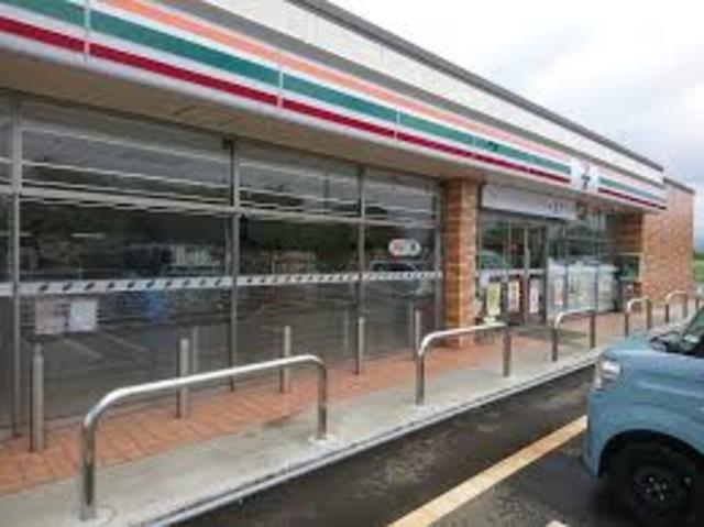 コンビニ　セブンイレブン与板並柳店（コンビニ）まで826m