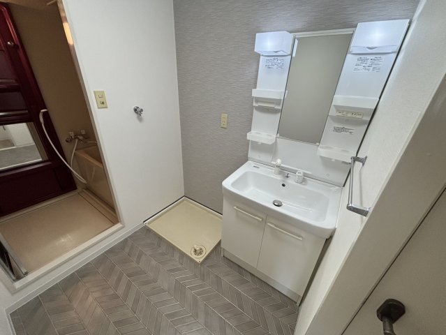洗面設備　※同物件別部屋の写真利用。