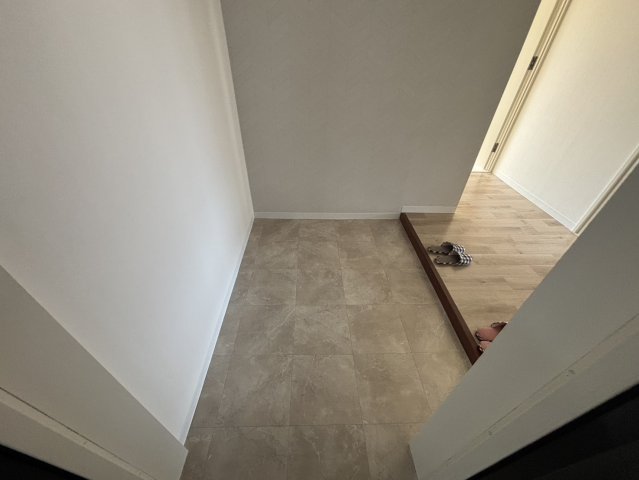 玄関　※同物件別部屋の写真利用。