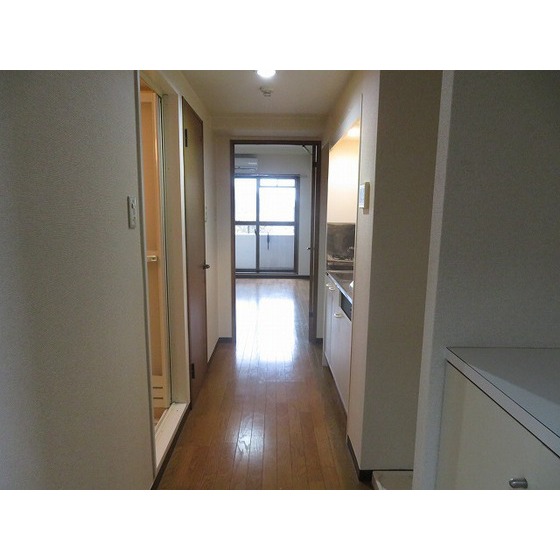 玄関　（写真は別部屋です）