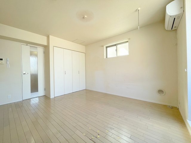 居室・リビング　★明るいフローリングのお部屋です★