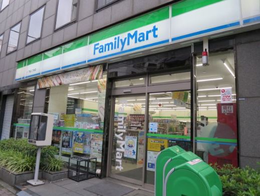 コンビニ　ファミリーマート 八丁堀三丁目店（コンビニ）まで100m