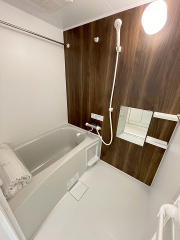 バス・シャワールーム　落ち着いた空間のお風呂です