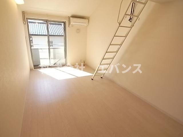 居室・リビング　こちらのリビングで趣味の時間をお楽しみください