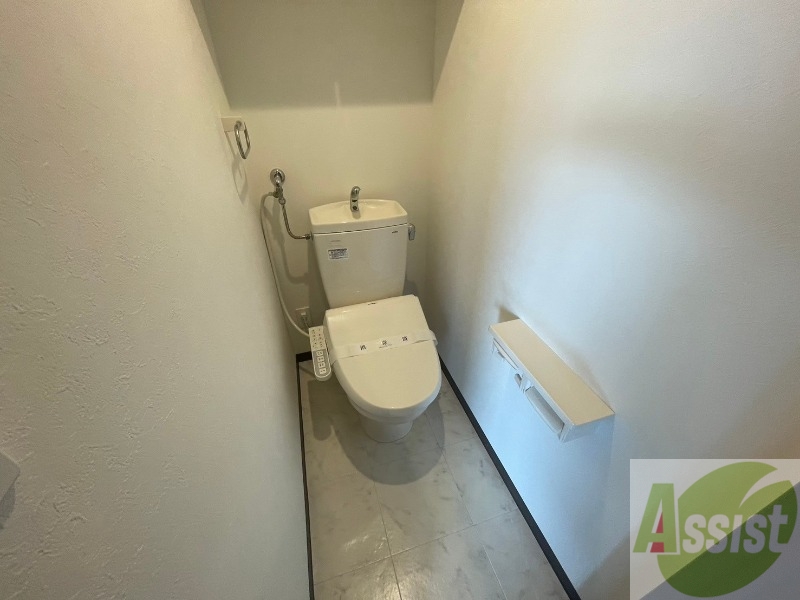 トイレ　こちらはトイレです。清潔感があり、安心して使用できます。