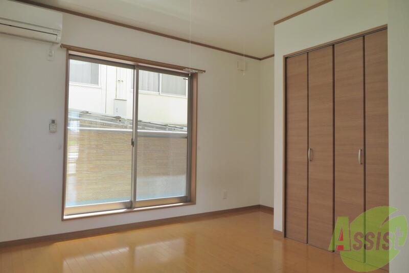 居室・リビング　角部屋となっておりますので、明るく風通しのいいです。