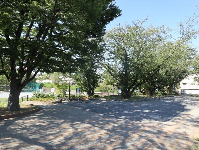 公園　すみれが丘公園（公園）まで830m