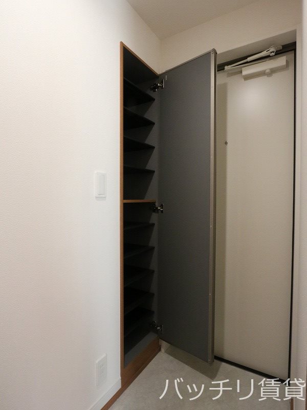 玄関　同シリーズの別のお部屋。現況を優先します。