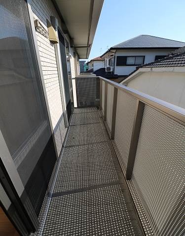 バルコニー　天気の良い日の洗濯物はこちらへ