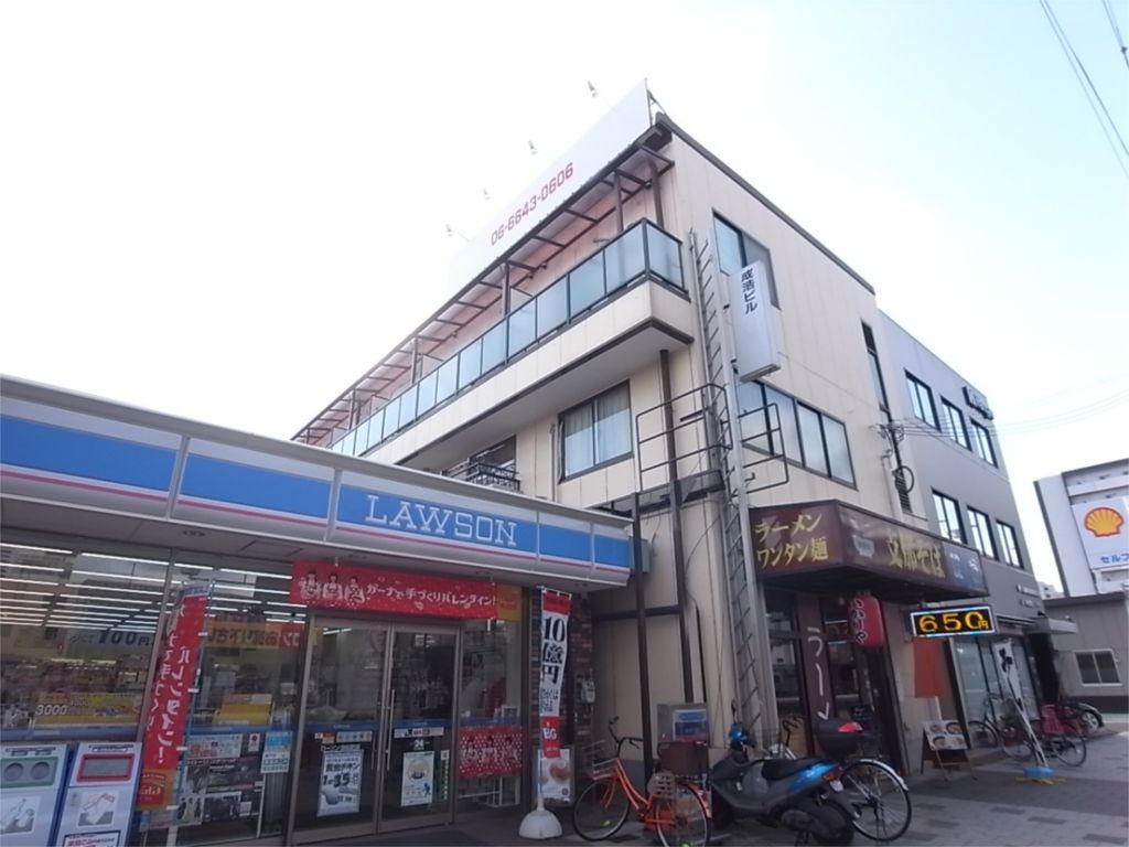 建物外観　光を浴びた外観