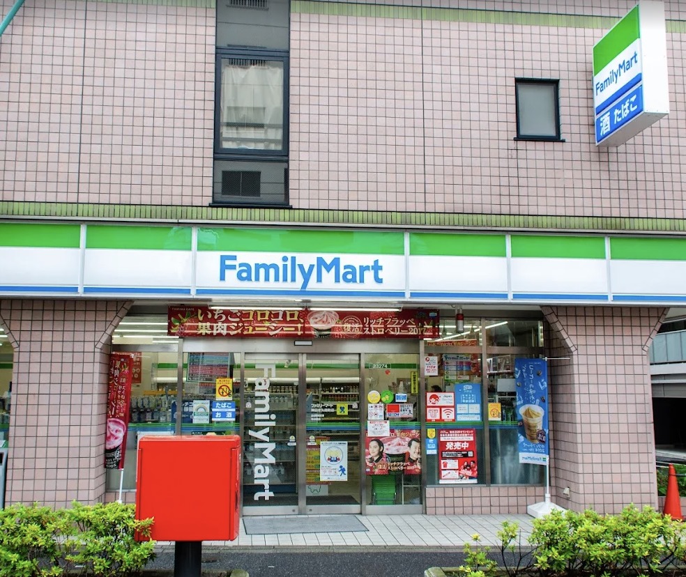 コンビニ　ファミリーマート神田佐久間町店（コンビニ）まで194m
