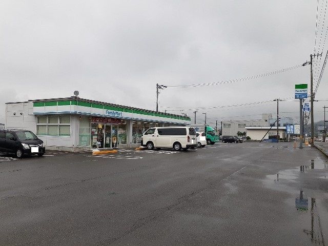 コンビニ　ファミリーマート様（コンビニ）まで650m