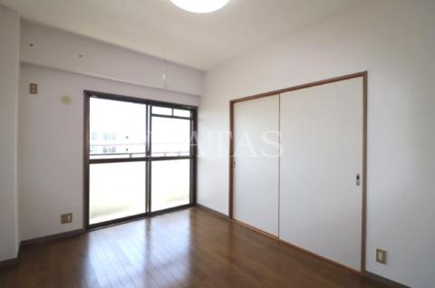 居室・リビング　同物件別部屋です。