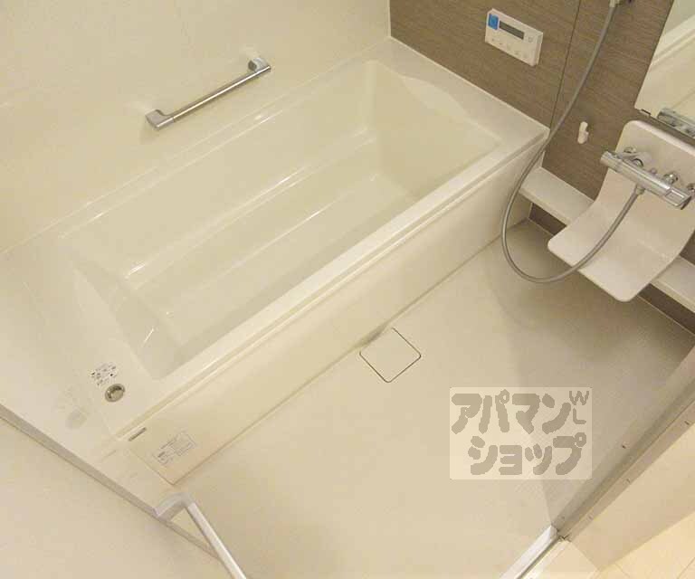 バス・シャワールーム　ゆったり浸かれます