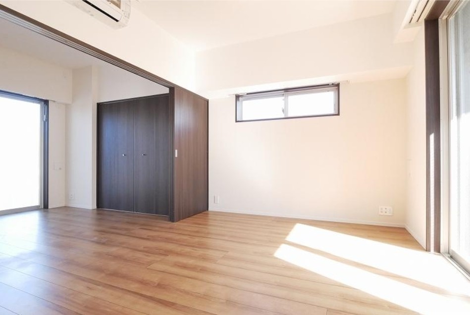 居室・リビング　※同建物内の別部屋参考写真です