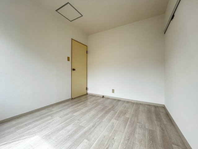 株元マンション2号館の居間写真
