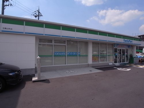 コンビニ　ファミリーマート 生駒辻町店（コンビニ）まで678m