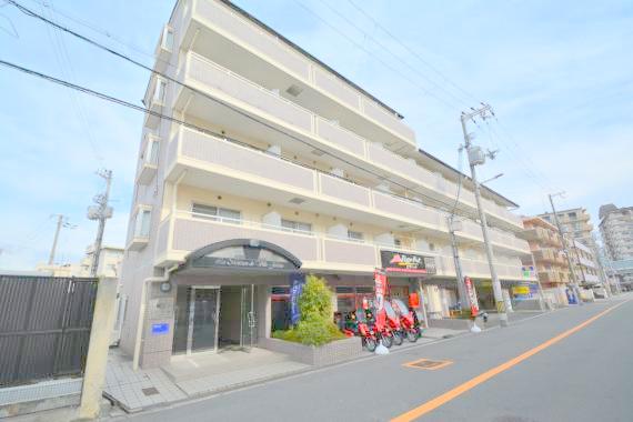 建物外観　どこか懐かしさを感じさせてくれる暖かみのある建物です。