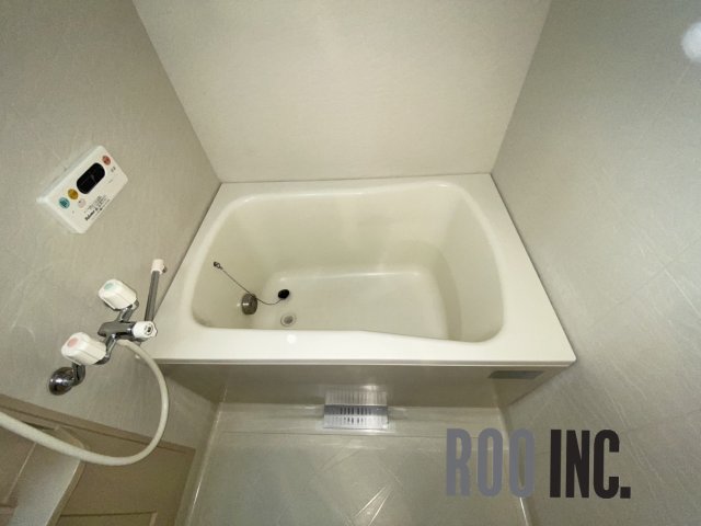 バス・シャワールーム　写真は反転のお部屋です