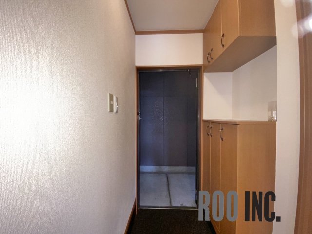 玄関　写真は反転のお部屋です
