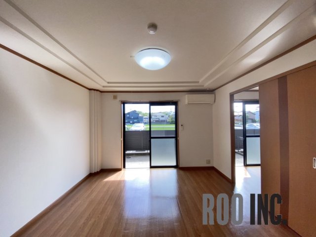 居室・リビング　写真は反転のお部屋です