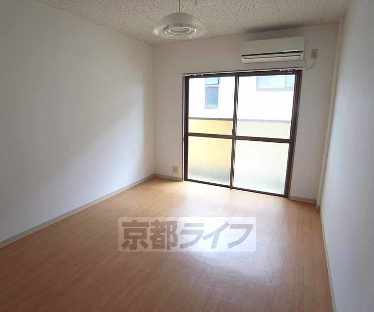 居室・リビング　日当たりの良いお部屋です！