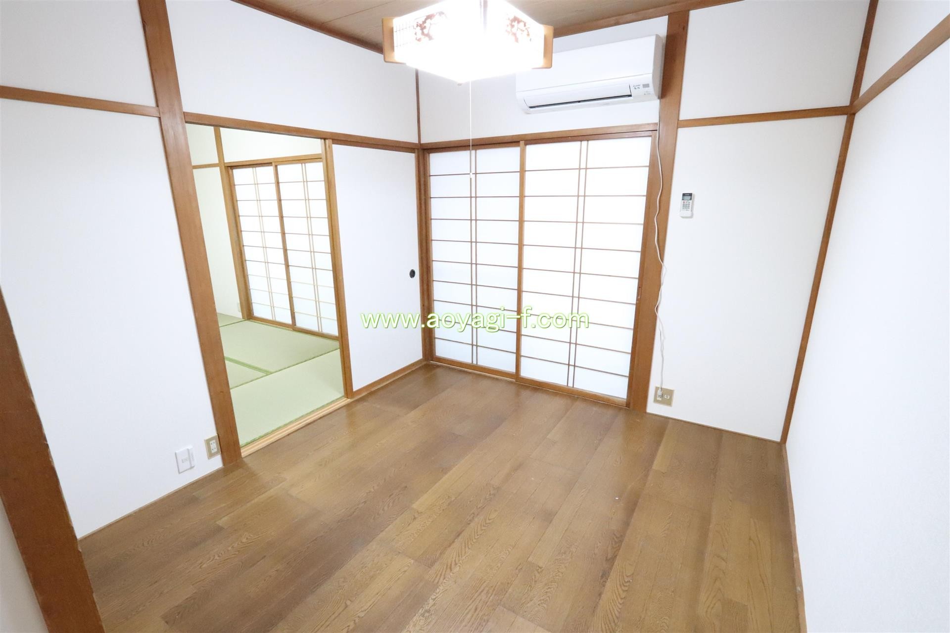 ヨツヤコーポアベの居間写真