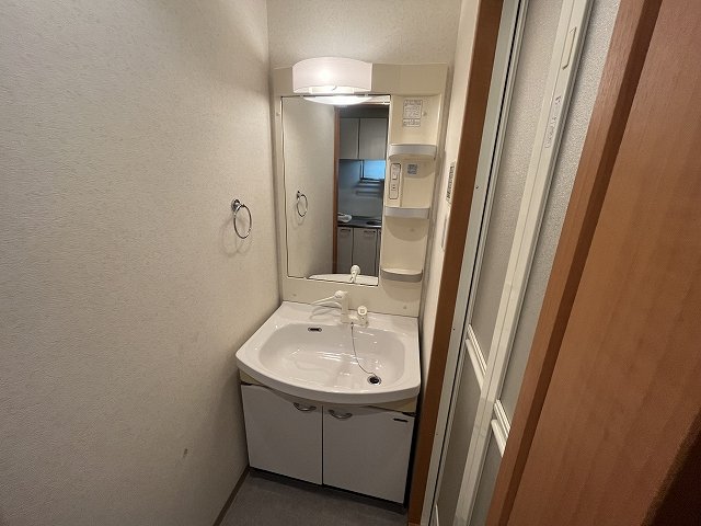洗面設備　独立洗面台で身支度をすべて済ませてしまいましょう