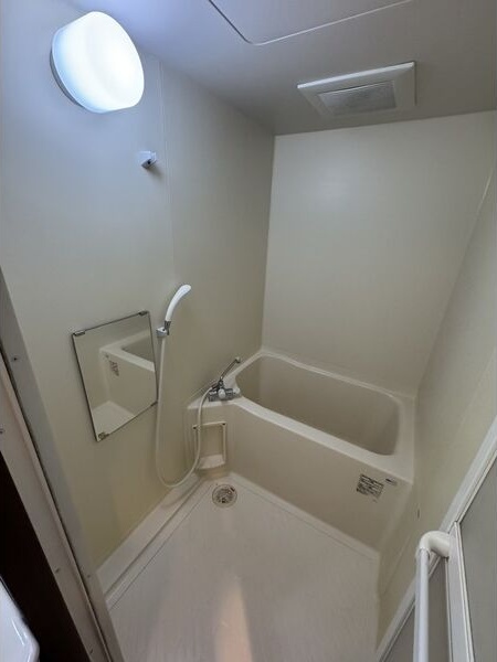バス・シャワールーム　※写真は同じマンションの違う部屋のものになります。