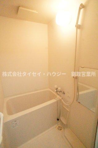 バス・シャワールーム　同タイプの物件となります。
