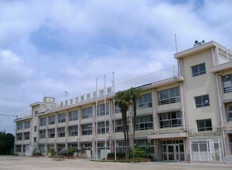 小学校　練馬区立関町小学校（小学校）まで681m