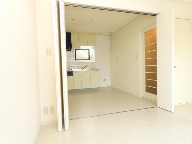 ハイツサニーヒルの居間写真
