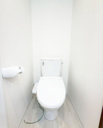 京急本線 杉田駅 徒歩9分 2階建 新築のトイレ写真