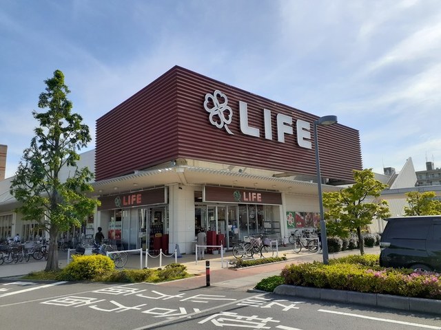 スーパー　ライフ吉川栄町店（スーパー）まで1300m