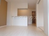 居室・リビング　退去予定のため別部屋写真使用