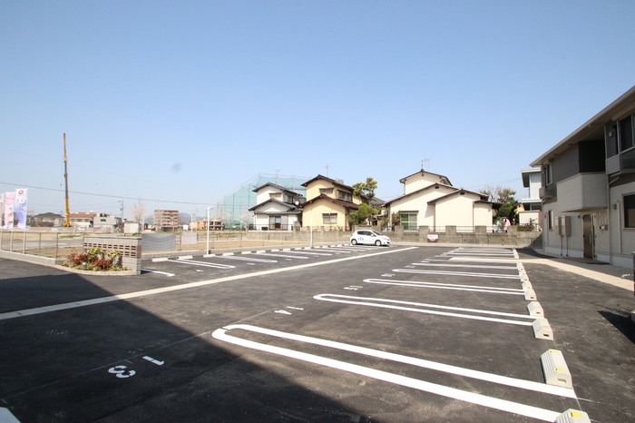 【サンフィットハイツ十一号館の駐車場】