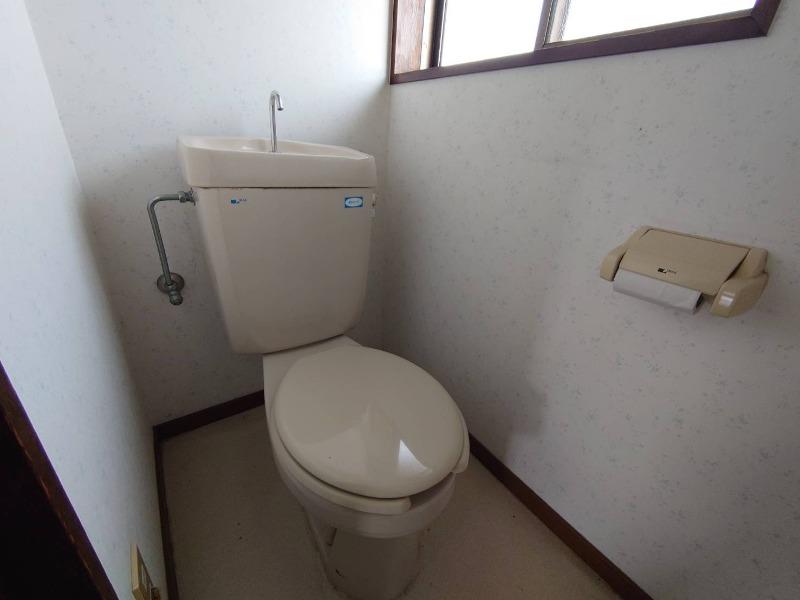 【メゾン西岩国IIのトイレ】