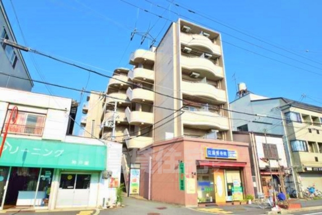 東大阪市小阪本町のマンションの建物外観