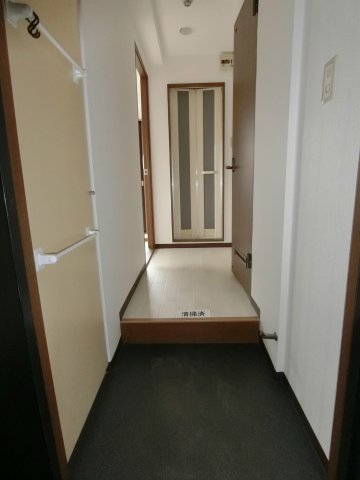 【寝屋川市木屋元町のマンションの玄関】