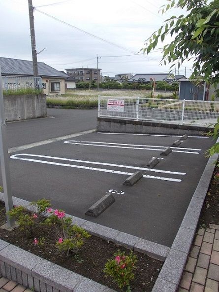 【いちき串木野市湊町のアパートの駐車場】