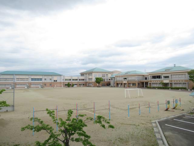 小学校　郡山市立行健第二小学校（小学校）まで837m