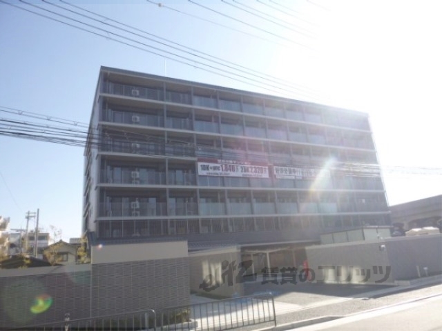 京都市南区西九条蔵王町のマンションの建物外観