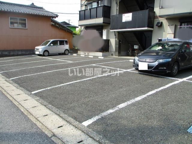 【木更津市幸町のアパートの駐車場】