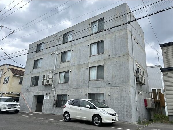 【札幌市西区発寒四条のマンションの建物外観】