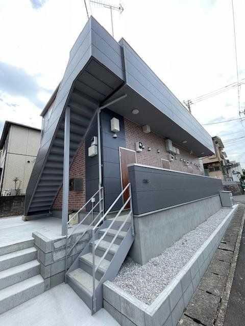 【川崎市多摩区生田のアパートの建物外観】