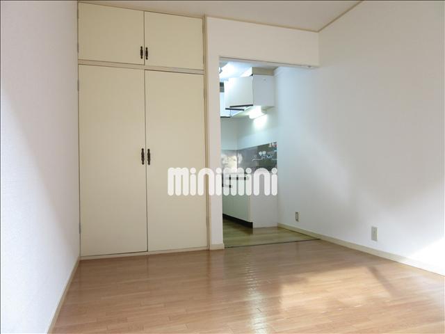 居室・リビング　キレイなお部屋です。