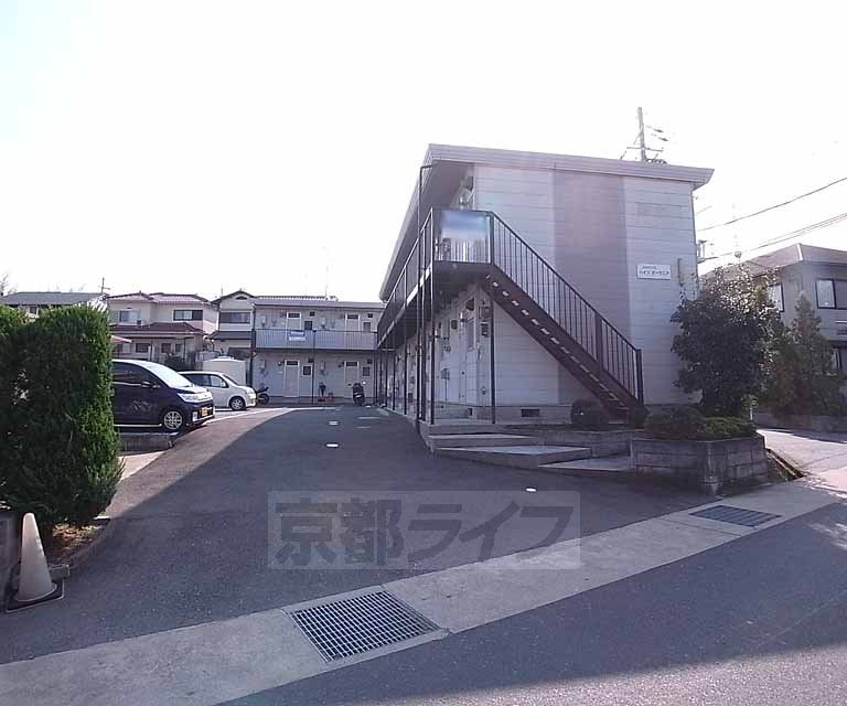 京田辺市興戸御垣内のアパートの建物外観