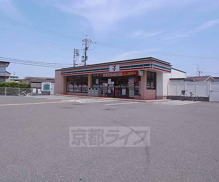 【京田辺市興戸御垣内のアパートのコンビニ】